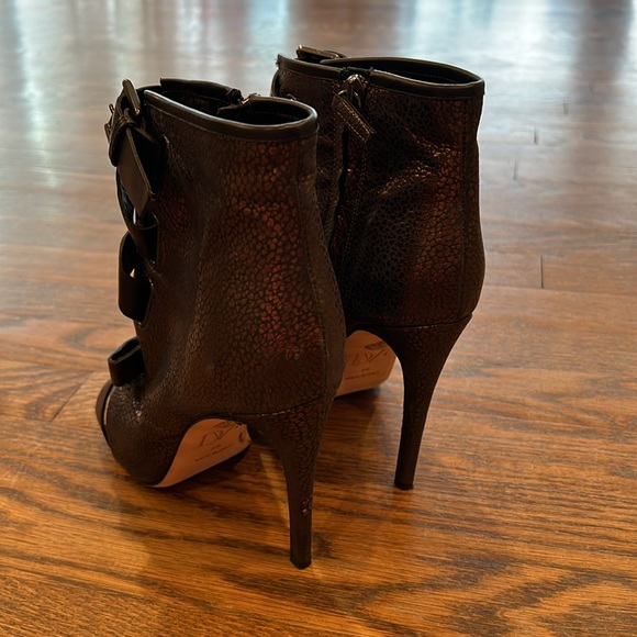 💕HP💕Diane von Furstenberg Radcliff Lace-Up Bootie metallic copper - Picture 9 of 13